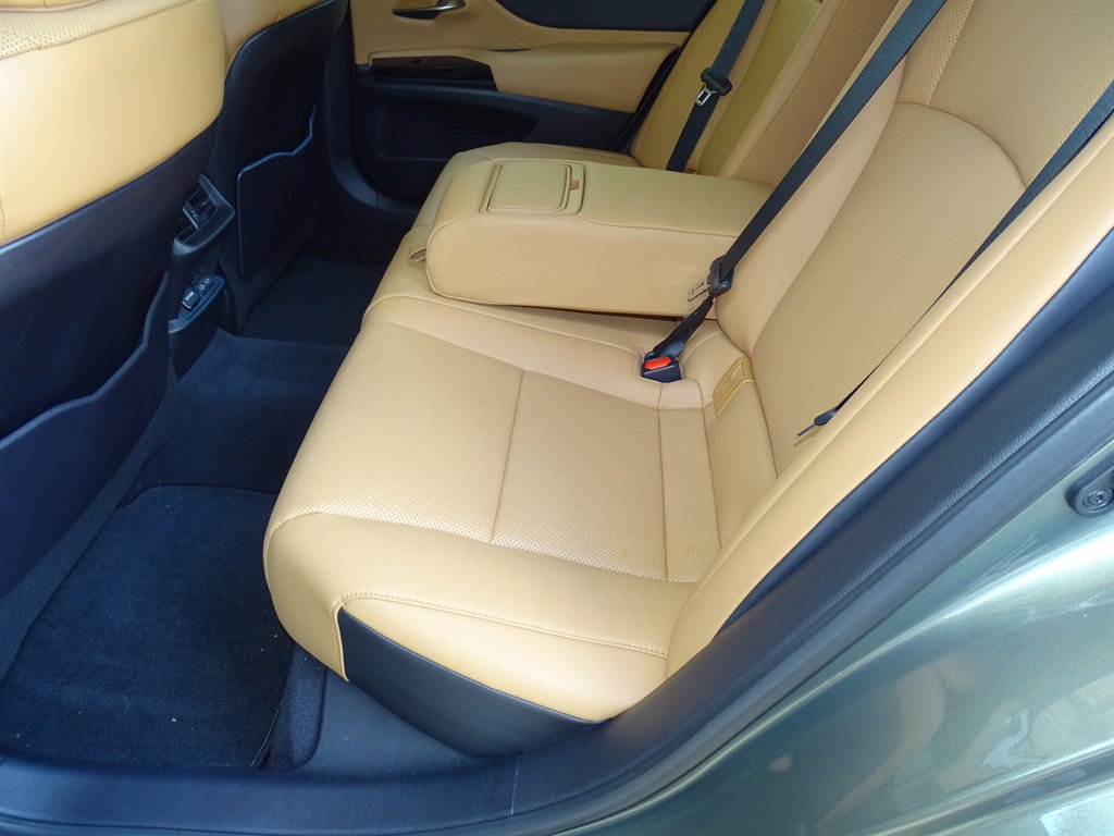 2023 Lexus ES - $34,999