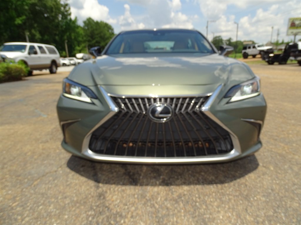 2023 Lexus ES - $34,999