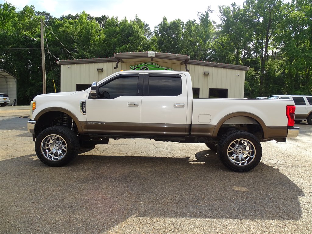 2017 Ford F-250 - $43,999