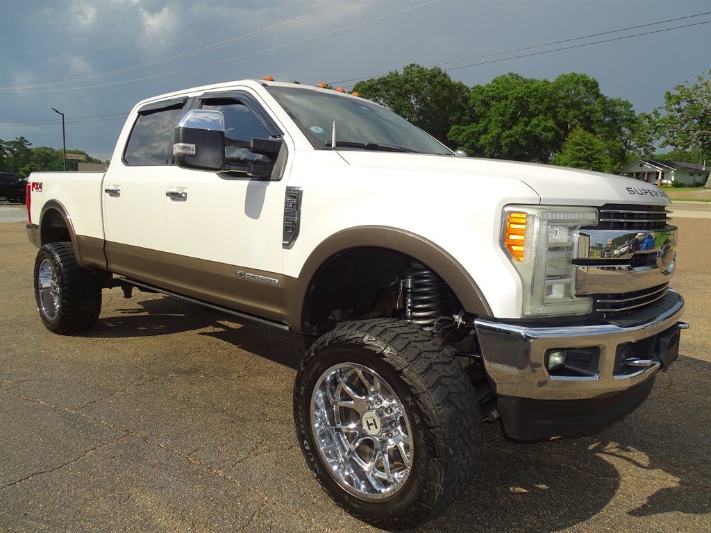 2017 Ford F-250 - $43,999