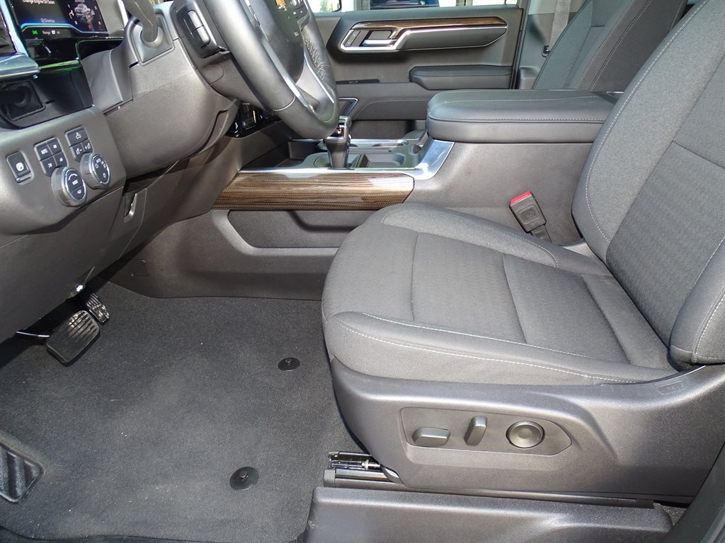 2025 Chevrolet Silverado 1500 - $47,999