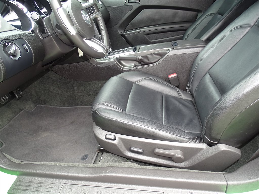 2014 Ford Mustang - $28,999