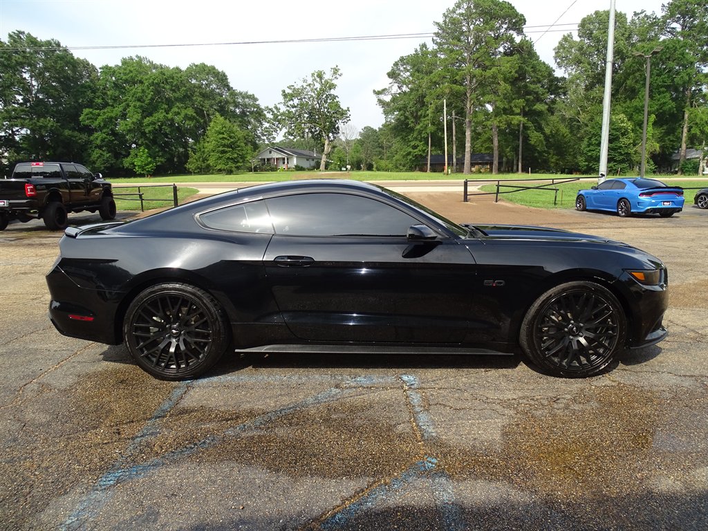 2017 Ford Mustang - $27,999