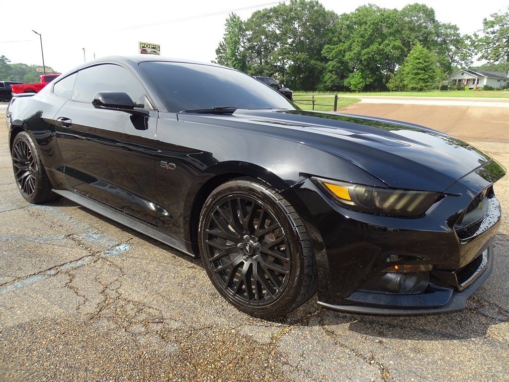 2017 Ford Mustang - $27,999