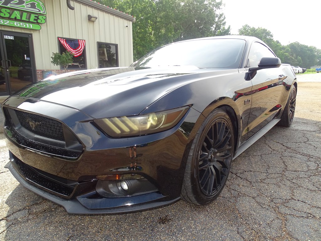 2017 Ford Mustang - $27,999