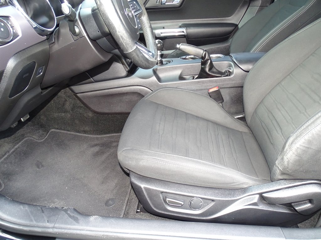 2017 Ford Mustang - $27,999