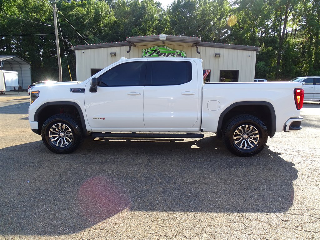 2023 GMC Sierra - $45,999