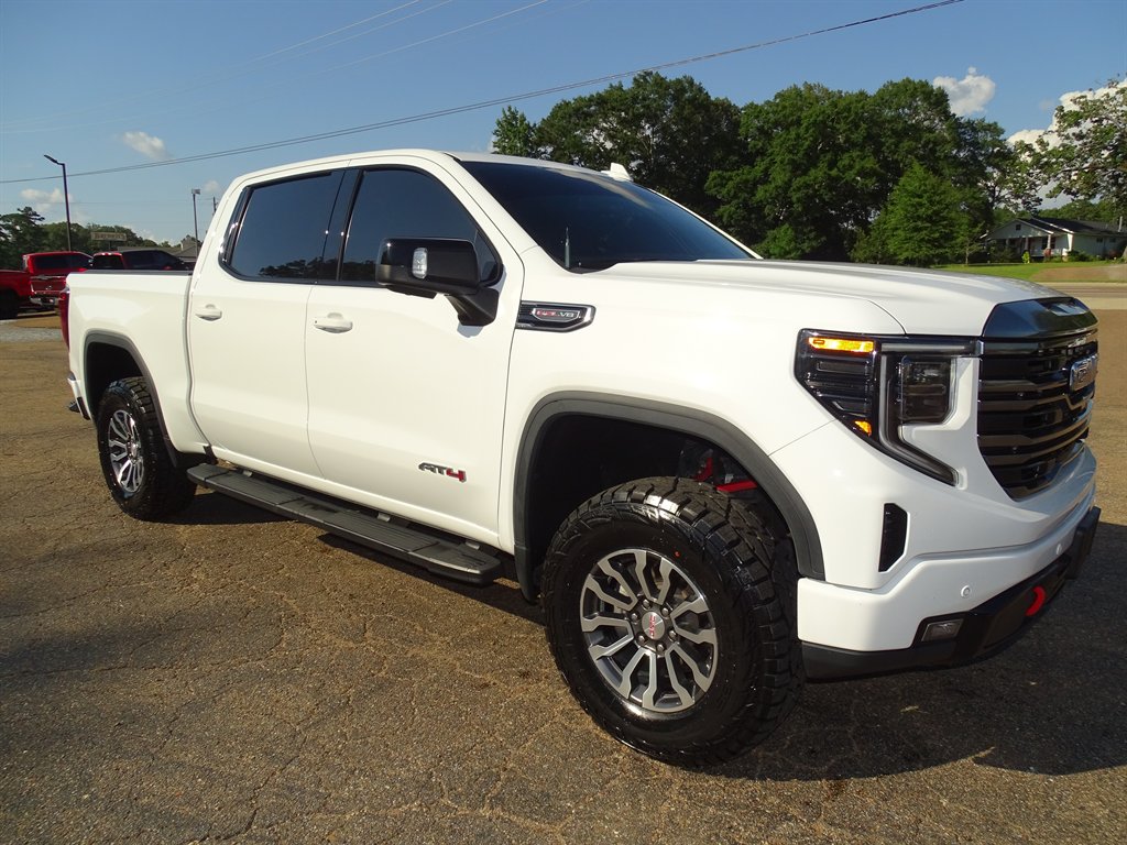 2023 GMC Sierra - $45,999
