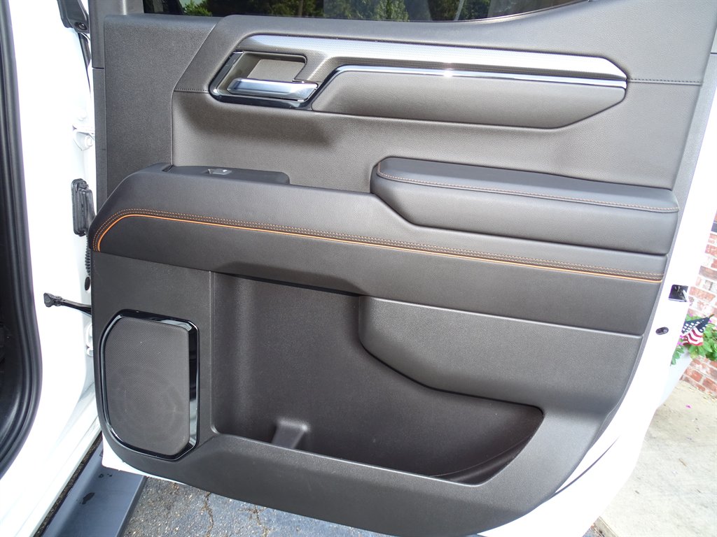 2023 GMC Sierra - $45,999
