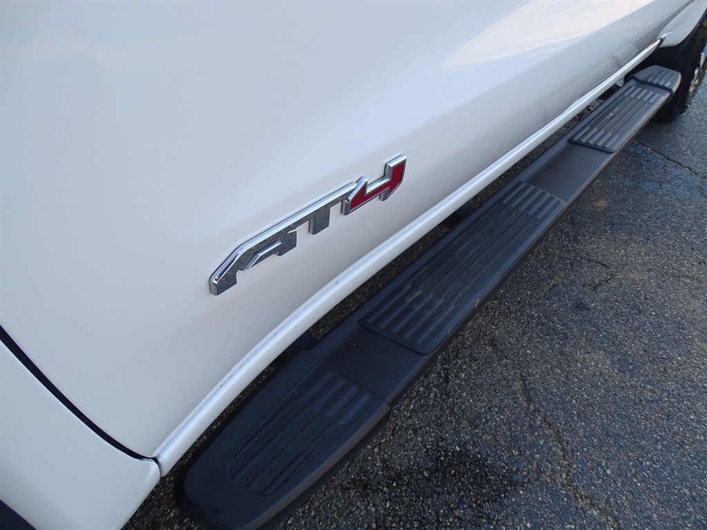 2023 GMC Sierra - $45,999