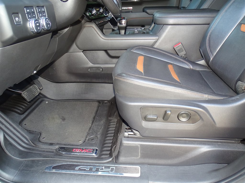 2023 GMC Sierra - $45,999