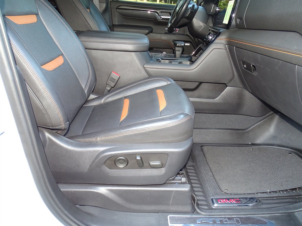 2023 GMC Sierra - $45,999