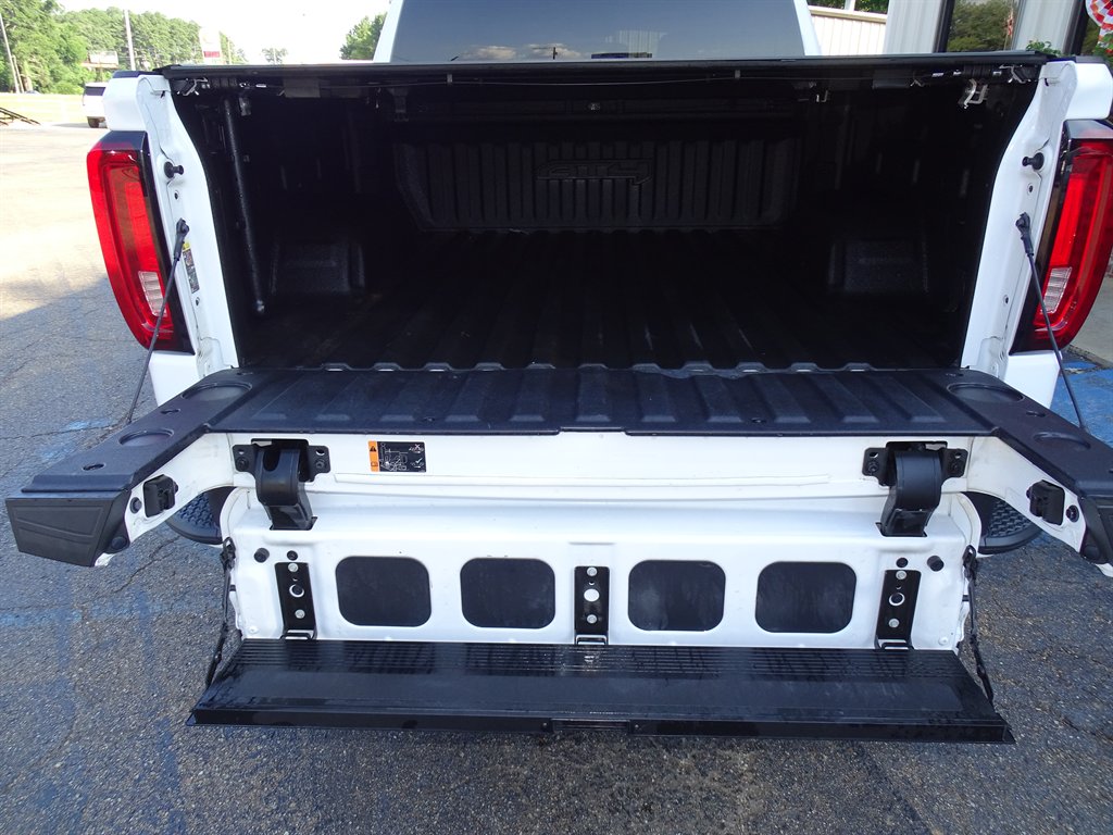 2023 GMC Sierra - $45,999