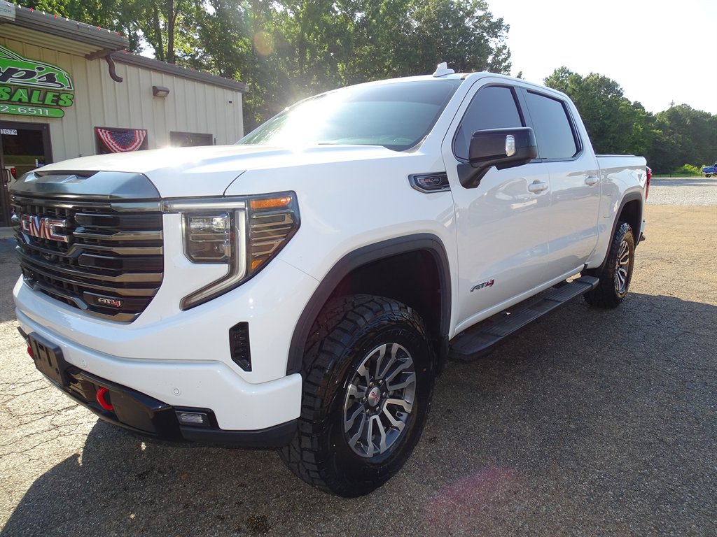 2023 GMC Sierra - $45,999