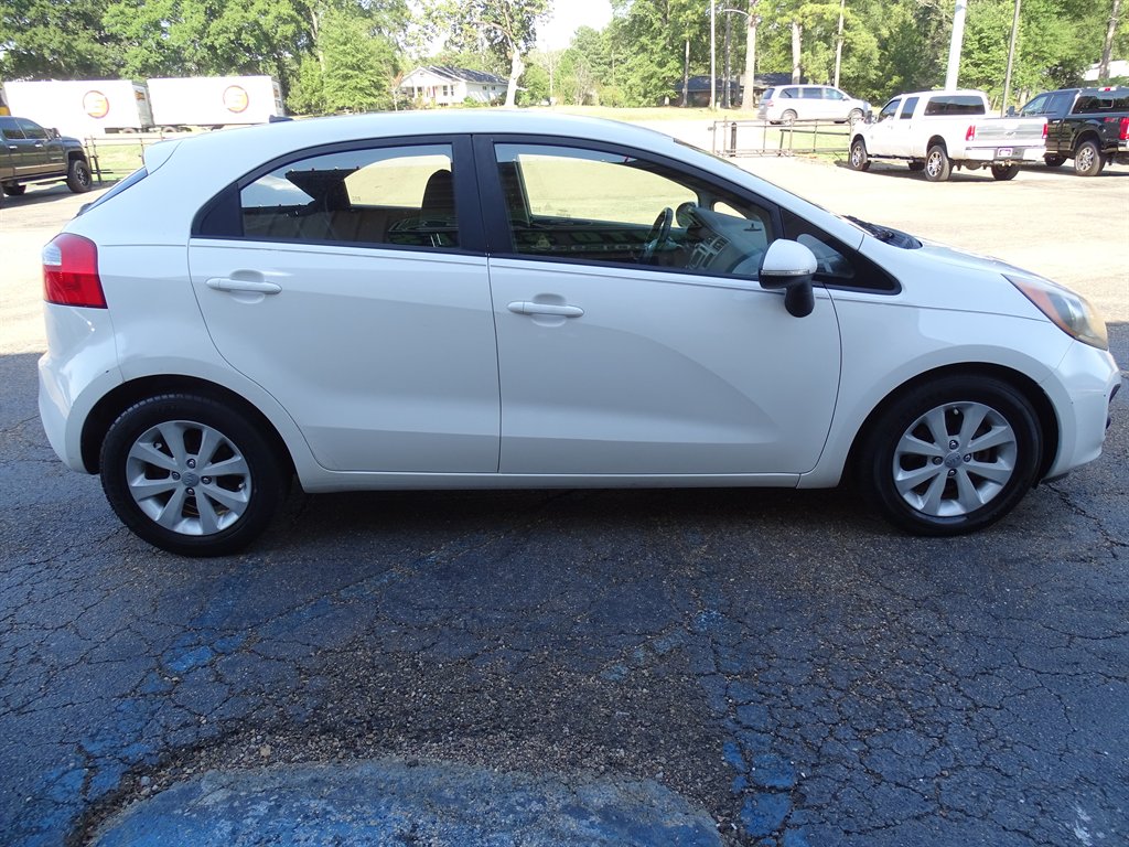 2013 Kia Rio - $8,999