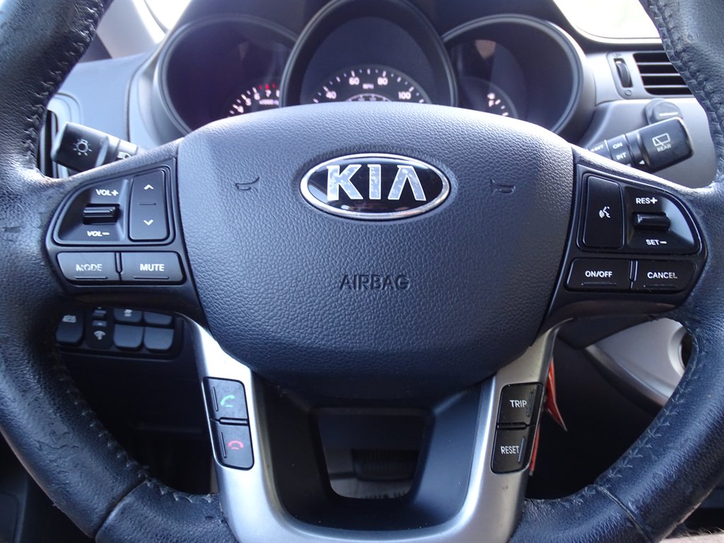 2013 Kia Rio - $8,999