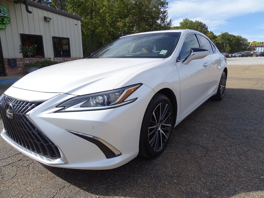 2024 Lexus ES - $30,999