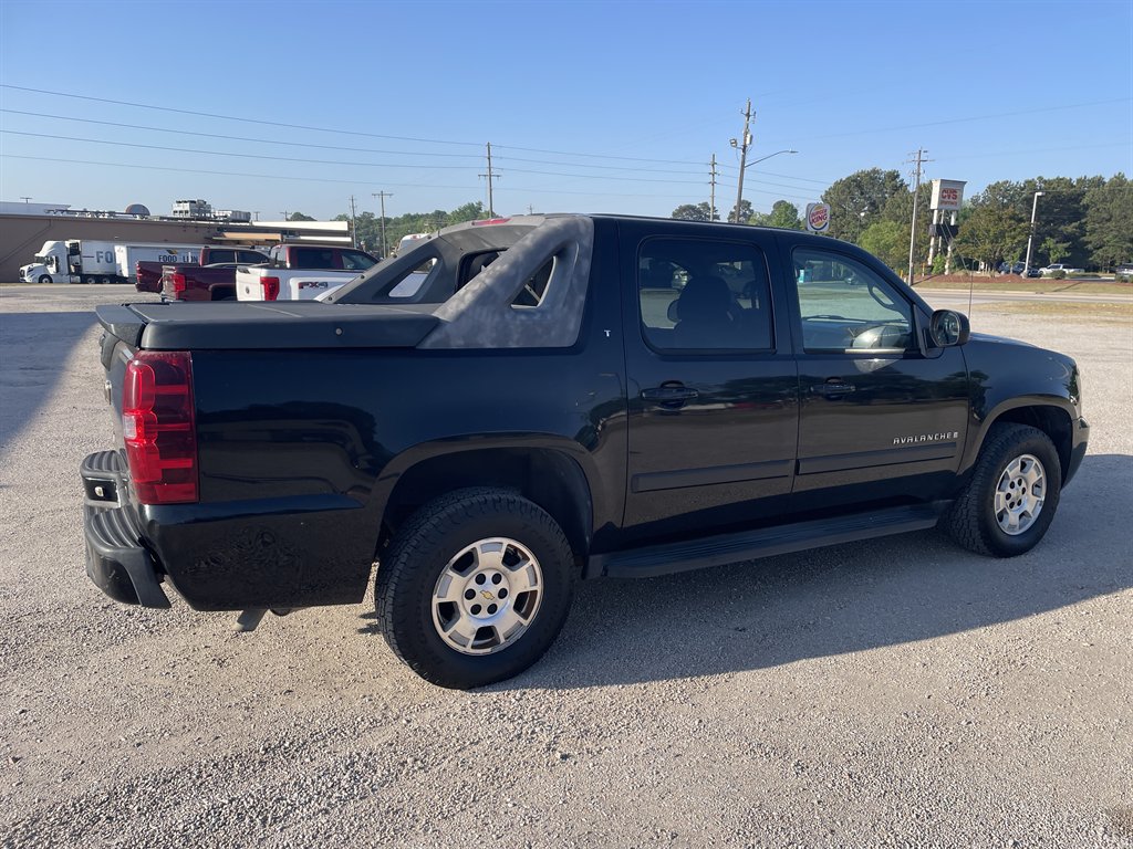 2007 Chevrolet Avalanche - $9,980