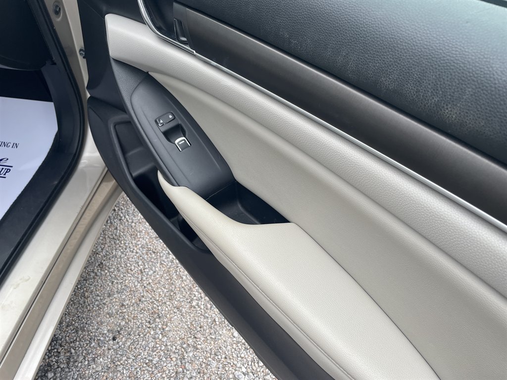 2019 Honda Accord - $13,960