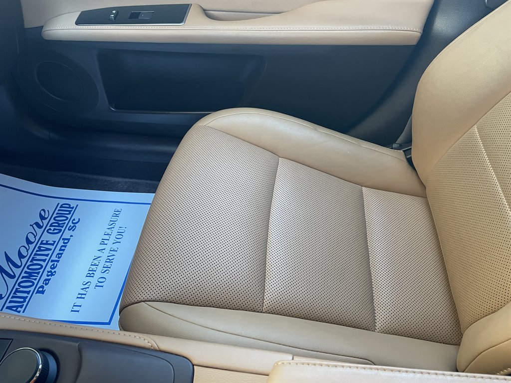 2016 Lexus ES - $24,870