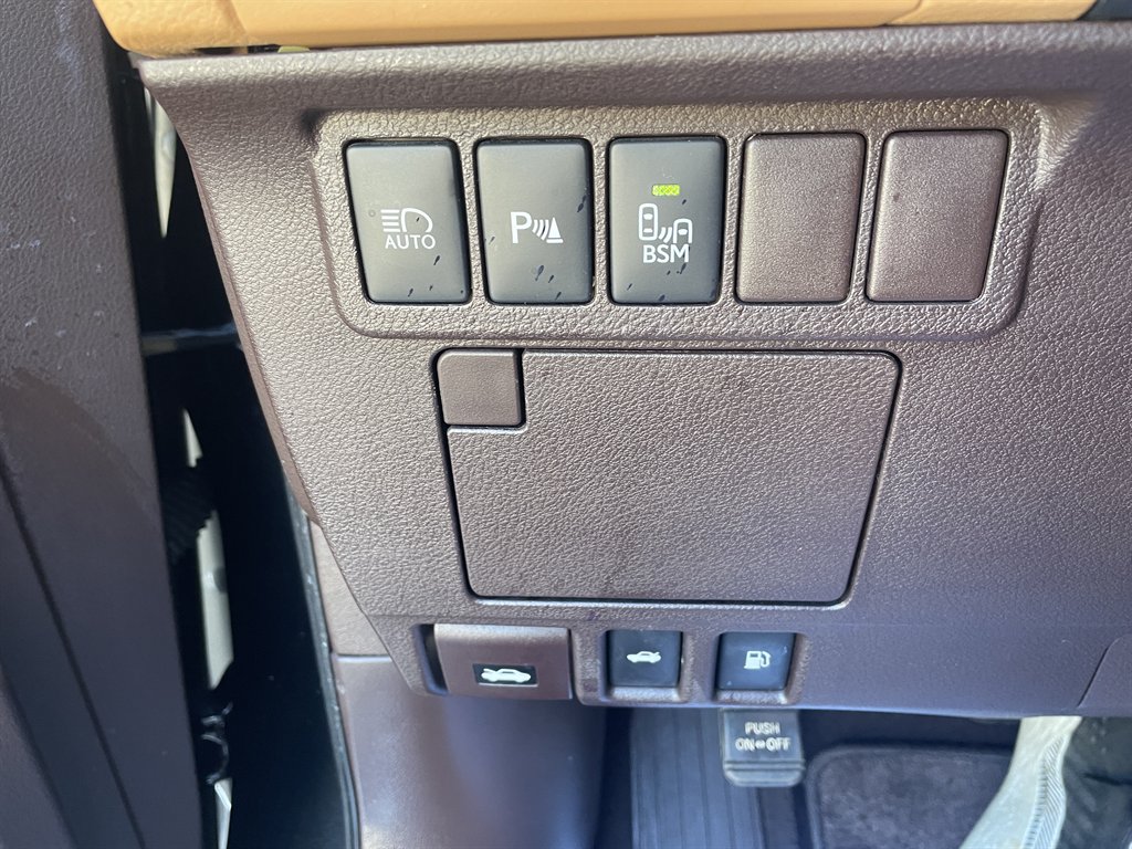 2016 Lexus ES - $24,870