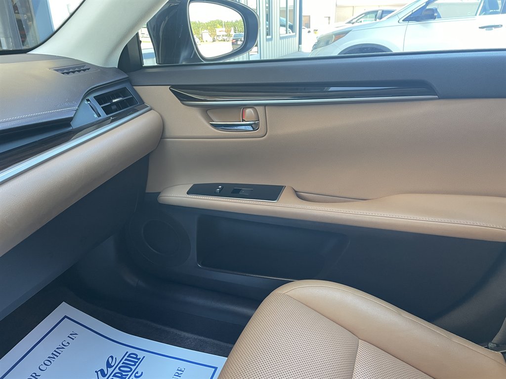 2016 Lexus ES - $24,870