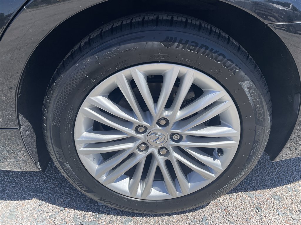 2016 Lexus ES - $24,870