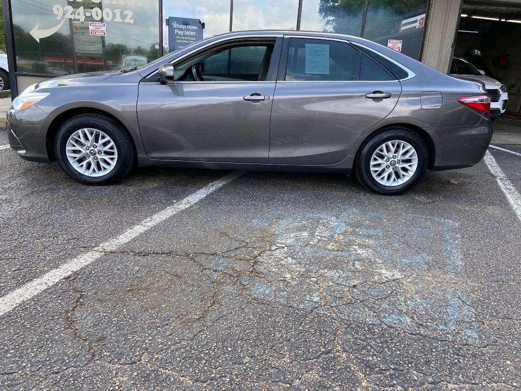 2017 Toyota Camry LE photo
