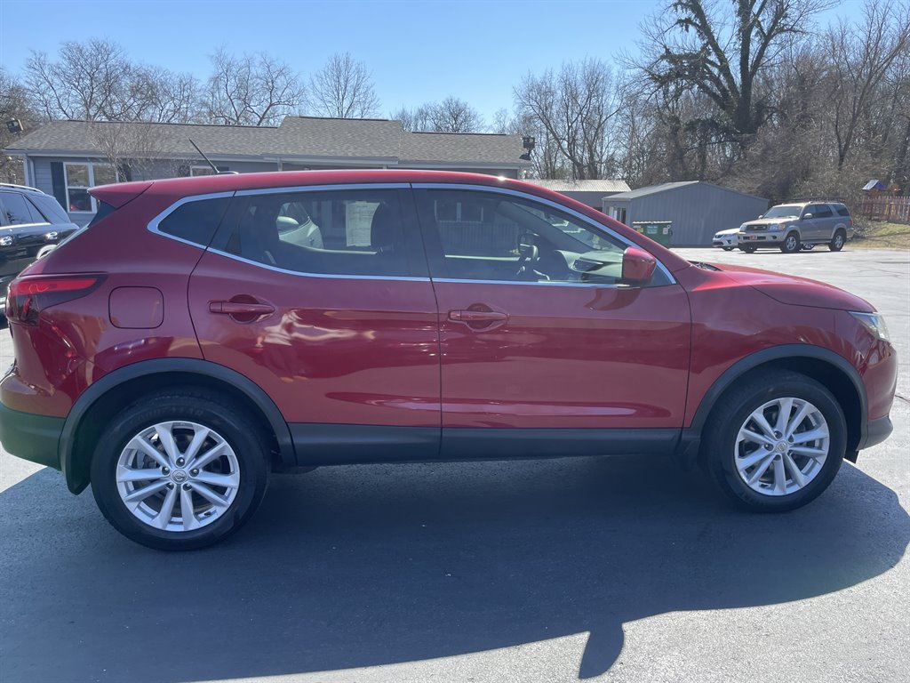2017 Nissan Rogue Sport S photo