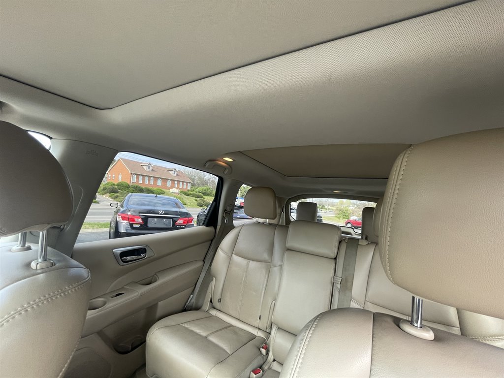 2015 Nissan Pathfinder Platinum photo