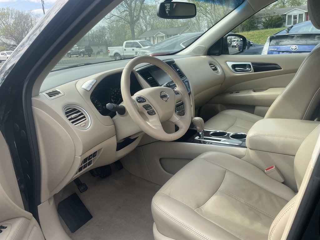 2015 Nissan Pathfinder Platinum photo
