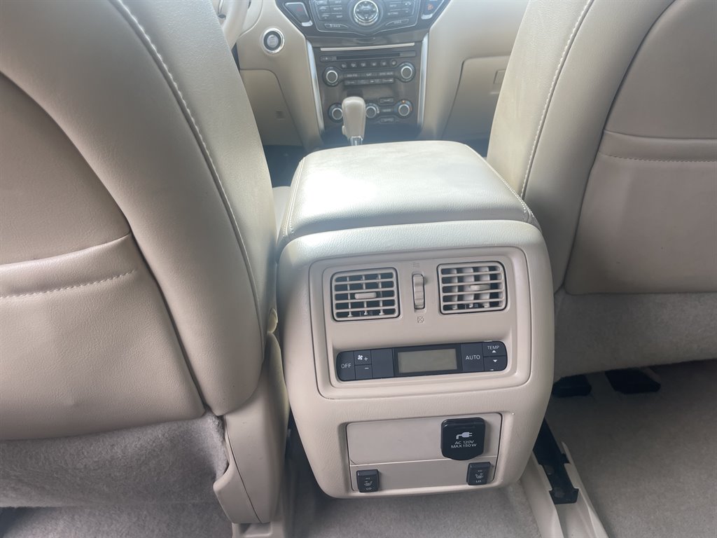 2015 Nissan Pathfinder Platinum photo