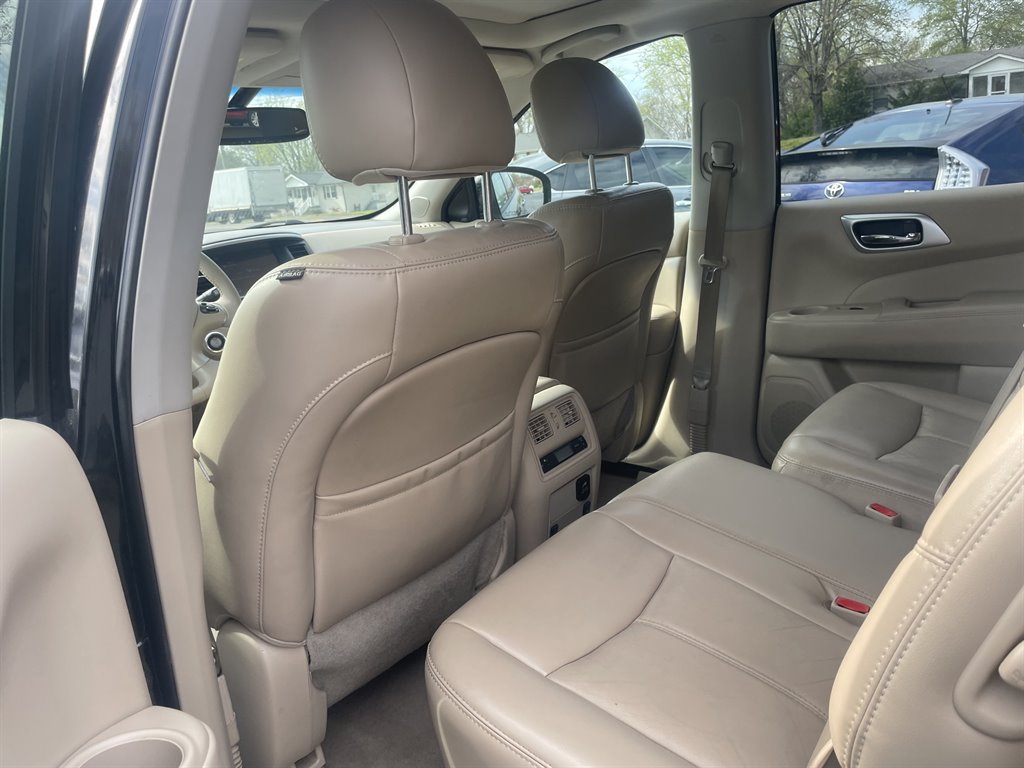 2015 Nissan Pathfinder Platinum photo