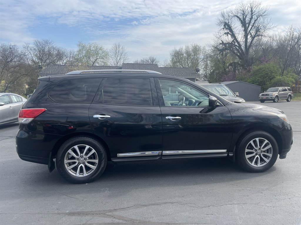 2015 Nissan Pathfinder Platinum photo