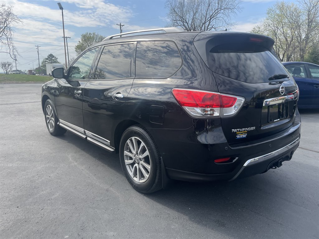 2015 Nissan Pathfinder Platinum photo
