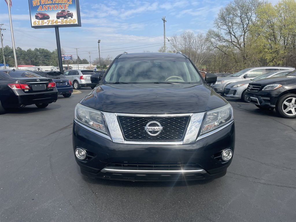 2015 Nissan Pathfinder Platinum photo