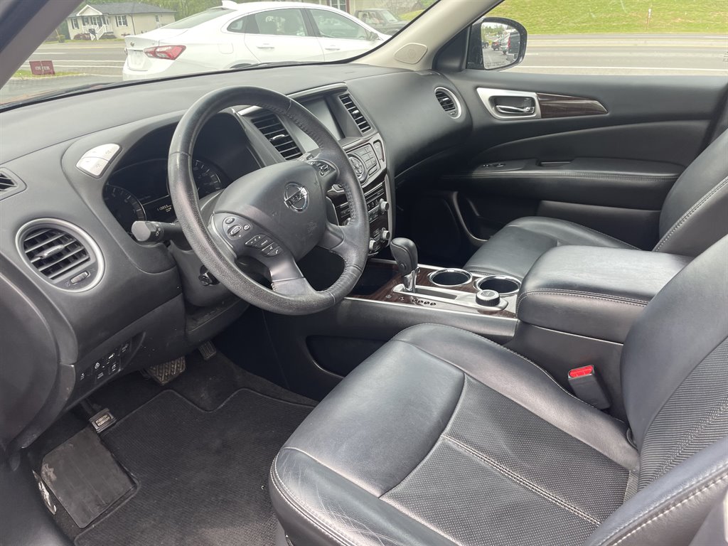 2013 Nissan Pathfinder S photo