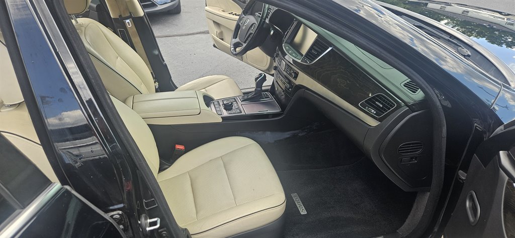 2014 Hyundai Equus - $9,800