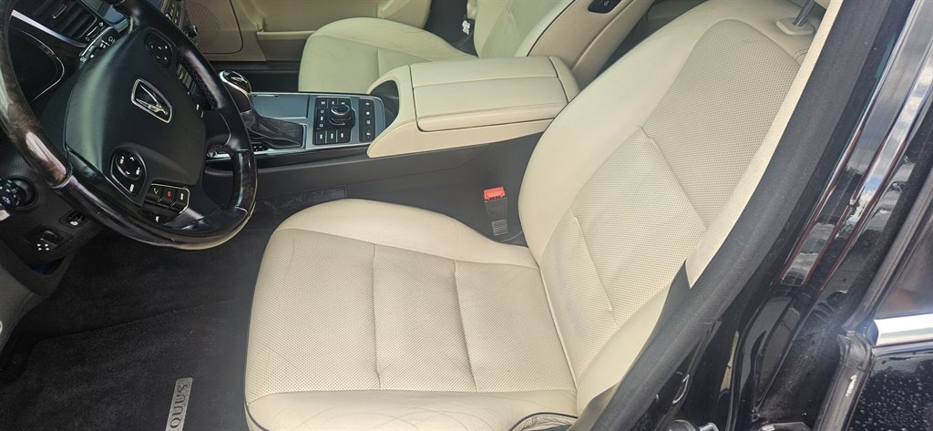 2014 Hyundai Equus - $9,800