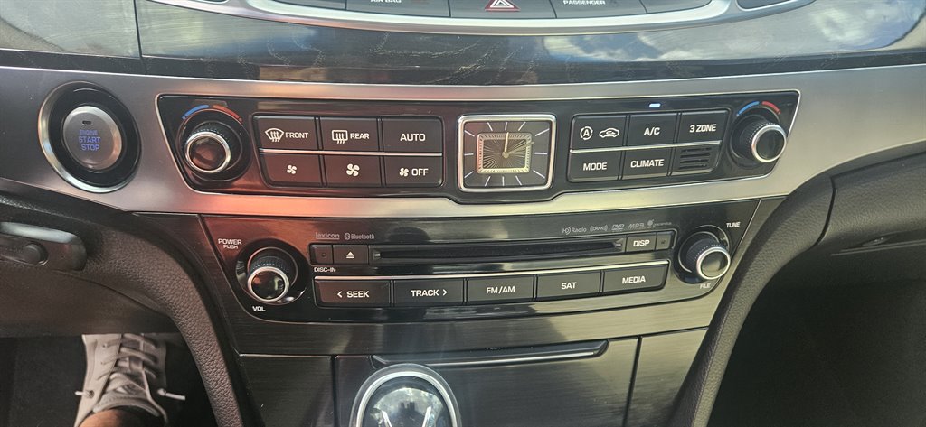 2014 Hyundai Equus - $9,800