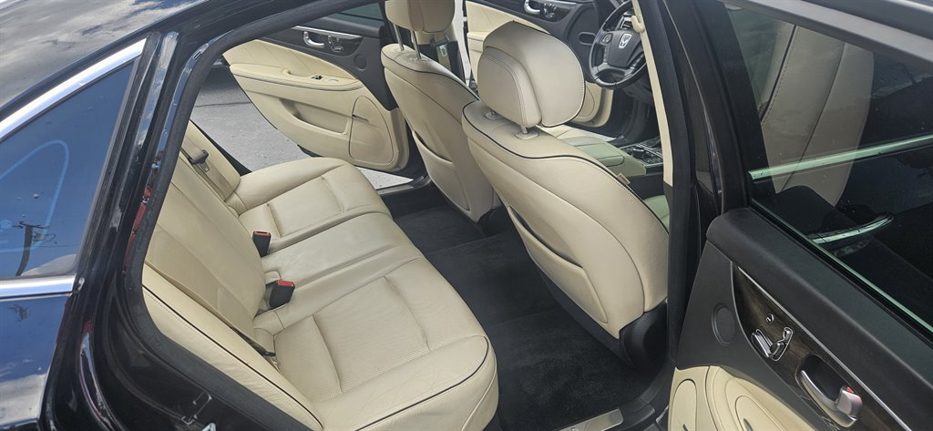 2014 Hyundai Equus - $9,800