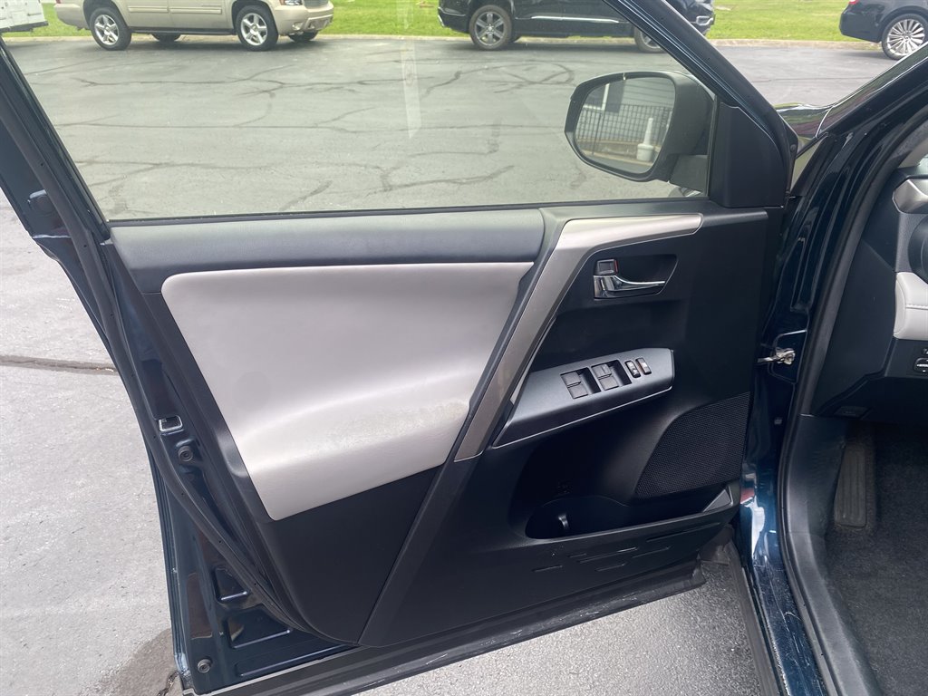 2018 Toyota RAV4 - $16,995