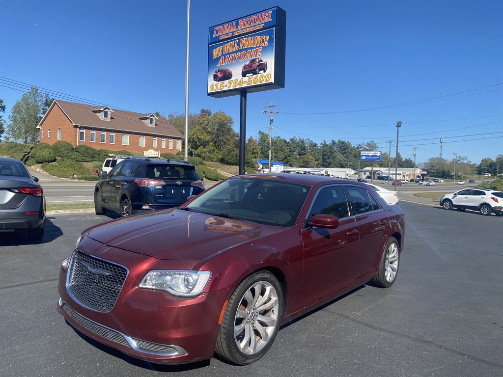 2018 Chrysler 300 - $10,995