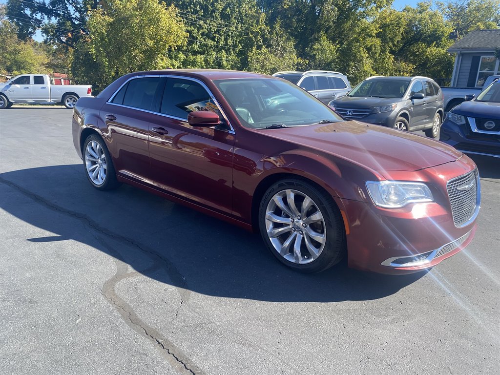 2018 Chrysler 300 - $10,995