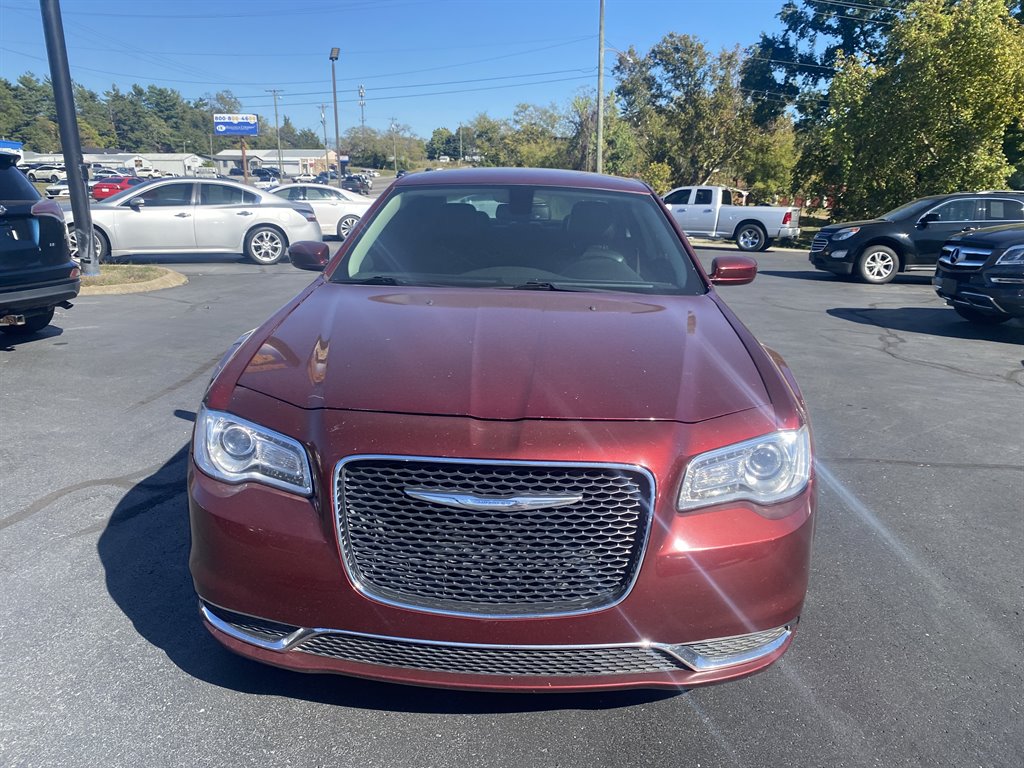 2018 Chrysler 300 - $10,995