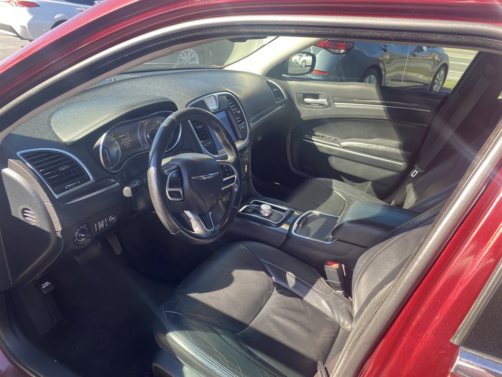 2018 Chrysler 300 - $10,995