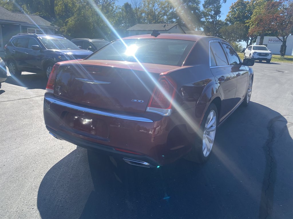 2018 Chrysler 300 - $10,995