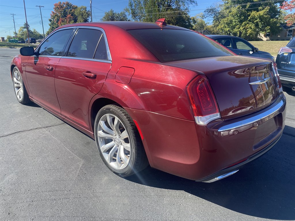 2018 Chrysler 300 - $10,995