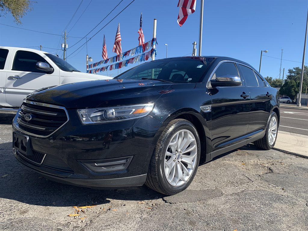 The 2018 Ford Taurus Limited photos