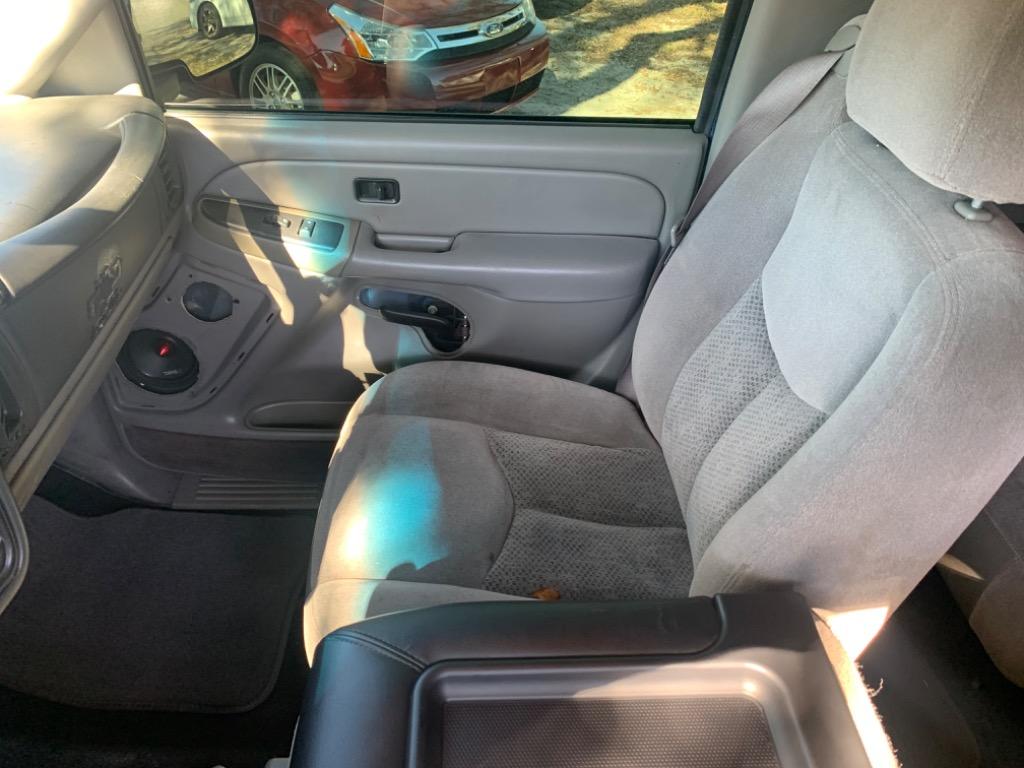 2005 Chevrolet Suburban 1500 LS photo